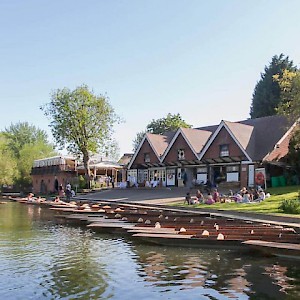 The boathouse and restaurant on the banks of the Cherwell River (Photo courtesy of the restaurant)