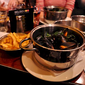 A pot of moules with frites (Photo by denAsuncioner)