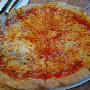 Pizza margherita (Photo by Kazuya T.)