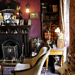 The main parlor in the Sherlock Holmes Museum (Photo by Francisco Antunes)