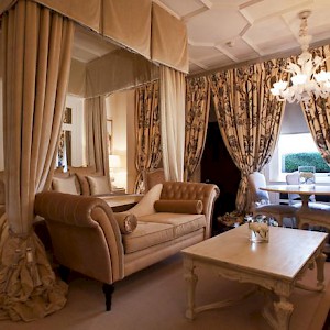 A room at the elegant hotel 11 Cadogan Gardens, in a Victorian townhouse in London (Photo courtesy of the hotel)