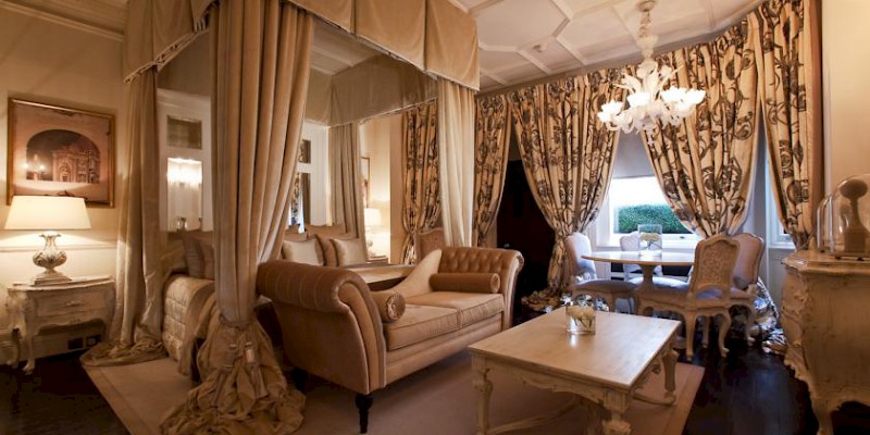 A room at the elegant hotel 11 Cadogan Gardens, in a Victorian townhouse in London (Photo courtesy of the hotel)