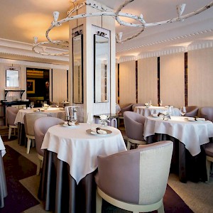 The dining room at Gordon Ramsey Restaurant (Photo courtesy of the restaurant)