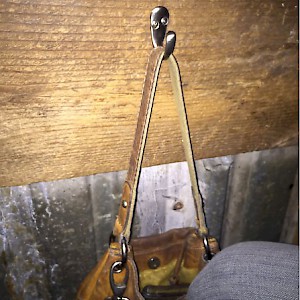 Be smart. Don't leave your bag on the bar; many pubs have purse hooks (just be sure you keep it between your knees as you sit, and take it with you when you use the loo) (Photo collage by Reid Bramblett, using images from David Mezzo and Kimmy T.)