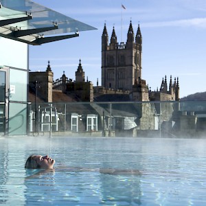 The thermal rooftop pool (Photo courtesy of Visit Britain)