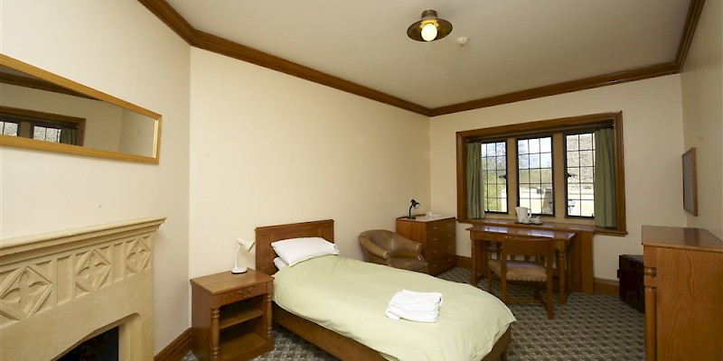 A Grove Quad Single (ensuite) inside the walls at Magdalen College (Photo courtesy of the university)